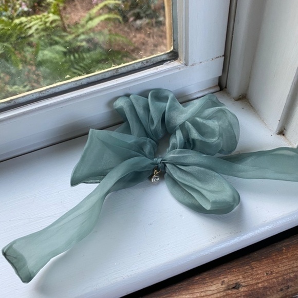 Anthropologie Chiffon Sheer Ponytail Hair Bow - Picture 3 of 4